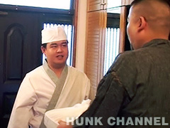 【DANJI VIDEO】白衣を着た男前の板前が、ダンディな客にガン堀りされてしまう。さらに、イケメン色黒筋肉男とは掘って、掘られてのド迫力セックス