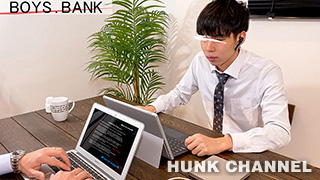 【BOYS.BANK：Full HD】テレワーク中の長身爽やか新人リーマンをホモ上司がイジり倒す!!011