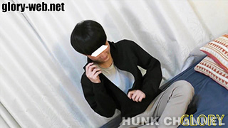 【GLORY：Full HD】シ○タ好き必見!18歳大学青年が初撮影で大量にドビュっとザーメンを発射!