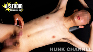 【J-STUDIO：Full HD縦動画】「慣れてないだけ」そう言ってた青年が、終始フル勃起!そして最後に見せた大量射精!